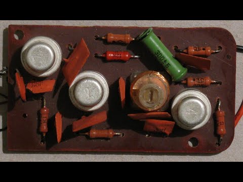 Видео: Советская игрушка-миноискатель , родом из СССР 70х годов, на трёх транзисторах МП42.