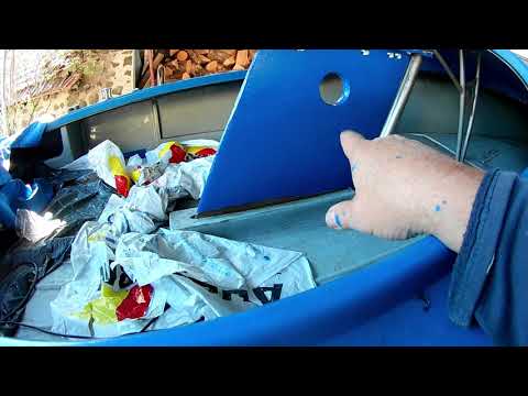 Видео: Ремонт швертбота 4. Новые клапана для шпигатов.