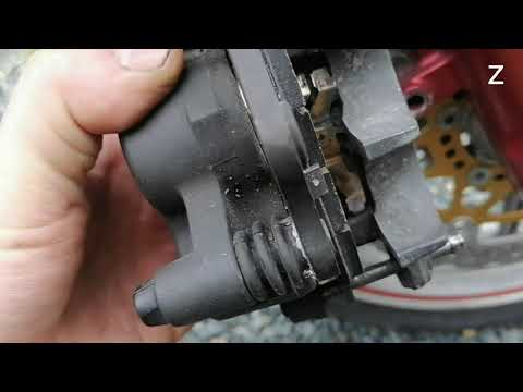 Видео: Замена тормозов Kawasaki ER-6n, колодки с AliExpress.