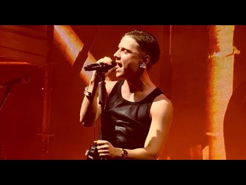 Видео: ВАНЯ ДМИТРИЕНКО - ПРЯТКИ (Клуб Base, 15.05.2025)