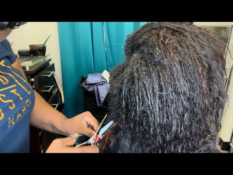 Видео: Большая стрижка после 30 лет выпрямления волос | переход на натуральный цвет