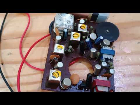 Видео: Ремонт транзисторного радиоприемника Electro 14