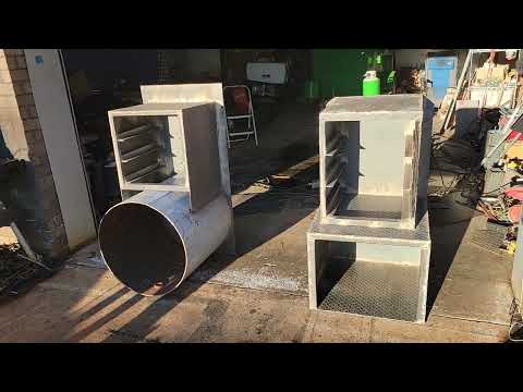 Видео: Плюсы и минусы квадратной и круглой топки. Утеплённый прицеп-коптильня для барбекю, продажа и аре...