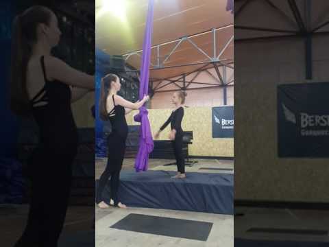 Видео: Aerial  silk , гимнастика,воздушные полотна
