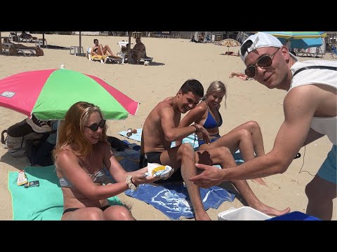 Видео: Раздавам царевица на плажа