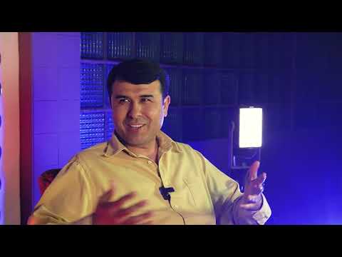 Видео: Чаро Фараҳманд Каримов дод зада суруд мехонад?