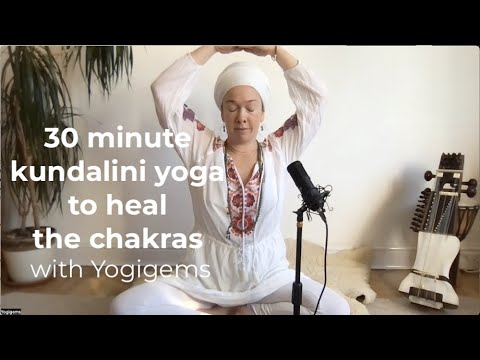 Видео: 30-минутная кундалини-йога для исцеления чакр | Yogigems