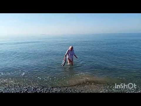 Видео: ЗИМУЕМ У МОРЯ. ОТЕЛЬ ТИХИЙ РАЙ. ЛАЗАРЕВСКОЕ. НОЯБРЬ КУПАЕМСЯ.