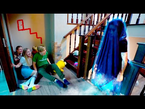 Видео: Пиковая Дама, Приди! Вызвали Пиковую Даму в Доме! Лучшие Серии Мы Семья!