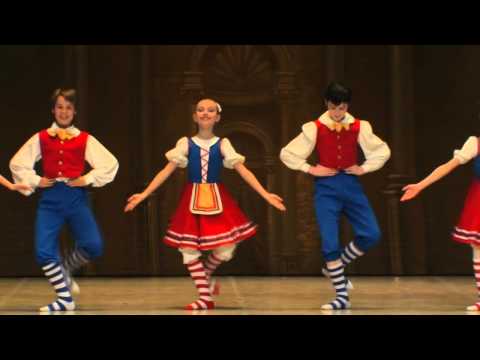 Видео: Литовский танец Клумпас