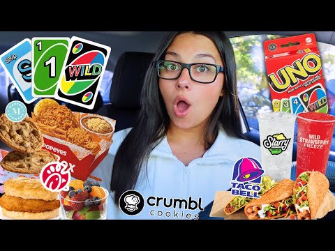 Видео: Использую карты УНО, чтобы решить, что мне есть в течение 24 часов!