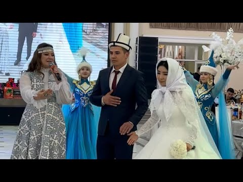 Видео: Юлия Руцкая заводит молодожёнов под “Аппак сүйүү” в городе Ош