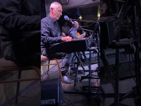 Видео: Михаил Щербаков и Михаил Стародубцев - Ветер (песня Новеллы Матвеевой)