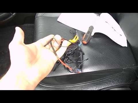 Видео: Прячем проводку регистратора в Suzuki Grand Vitara.