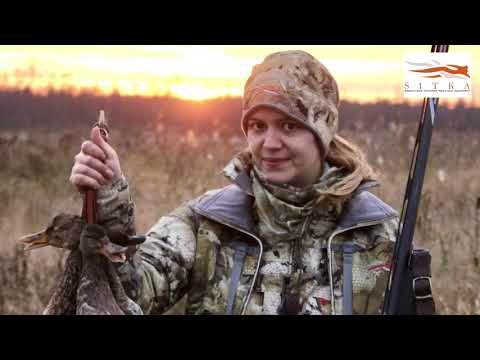 Видео: Обзор линейки одежды Sitka Waterfowl Marsh с Татьяной Баулиной.