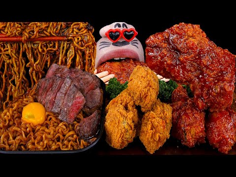 Видео: стейк из черной фасоли с лапшой и жареной, приправленной курицей ASMR-шоу еды (SUB)