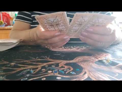 Видео: Какой человек Ваш Крестовый Король и что он к Вам испытывает?