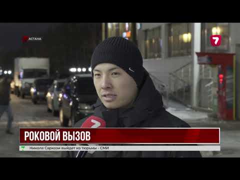 Видео: Фасад дома в Астане обрушился на людей