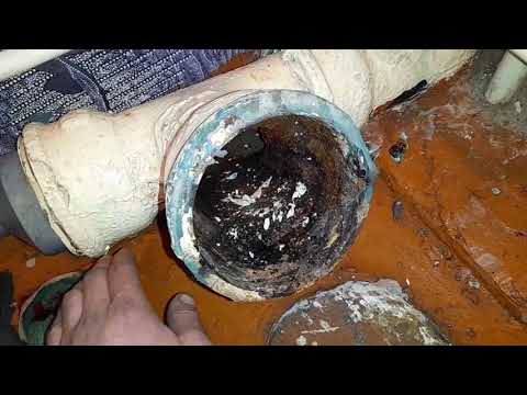 Видео: #унитазтройник Установка унитаза,тройк чугунный.