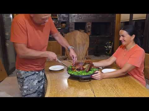 Видео: Сложно столько ждать! Готовим уникальное блюдо из гуся