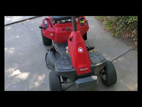 Видео: Замена ремня лезвия Troybilt TB 30R без снятия деки