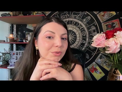 Видео: Что он скрывает от вас. Таро Юлия Петрова Прямые Эфиры