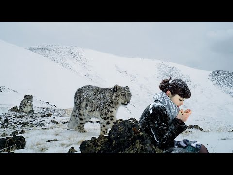 Видео: Они до последнего согревали РАНЕНУЮ, упавшую с обрыва ДЕВУШКУ