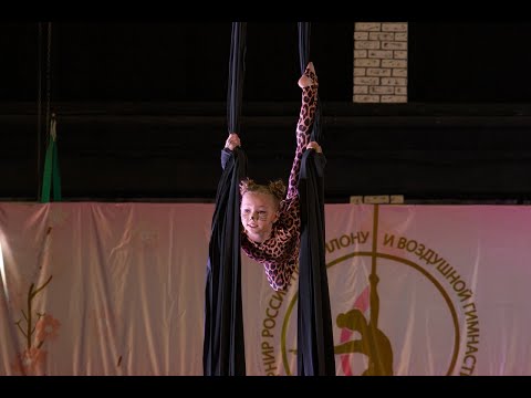 Видео: Зонова Софья 2 место воздушные полотна начинающие