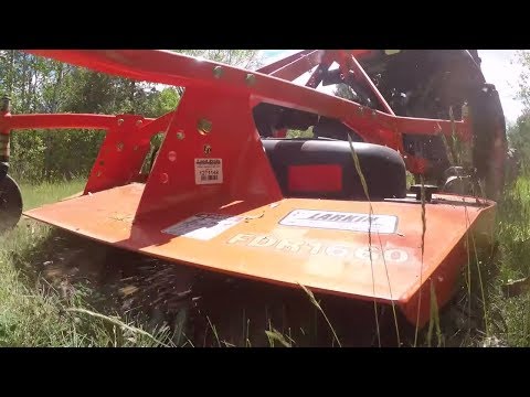Видео: #164 Компактный трактор Kubota B2601. Газонокосилка для финишной обработки или газонокосилка для ...
