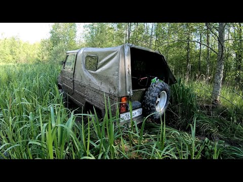 Видео: ЛуАЗ прорывается через болото, Шевик тащится за ним, УАЗ на лебедке