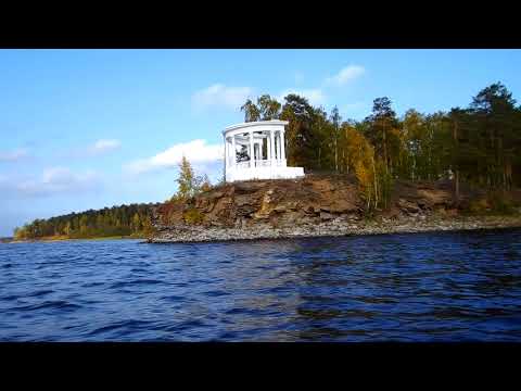Видео: Осень. Озерск.  Озеро Иртяш.  Надувная лодка под парусом.
