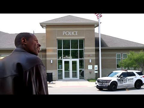 Видео: 2 жыл алдын ол 17 миллион доллар қазып кеткен жерінде Полицей бөлімшесі тұрғанын көреді