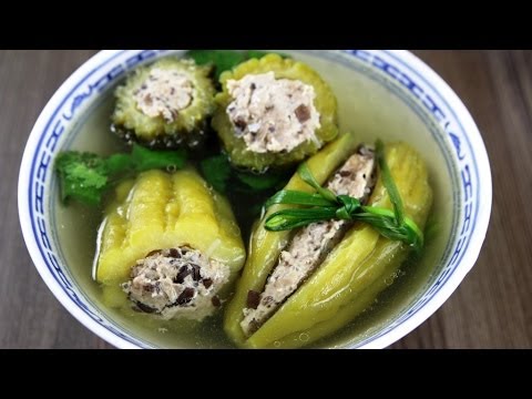 Видео: Суп из горькой дыни с начинкой — Canh Kho Qua | Рецепты Хелен