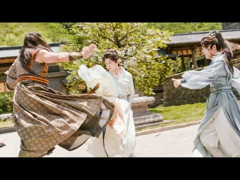 Видео: Маленький последователь собирался умереть, но молодой мастер перевернул ситуацию с одним ударом!