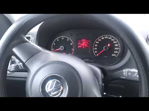 Видео: Чистка форсунок омывателя Volkswagen Polo Sedan