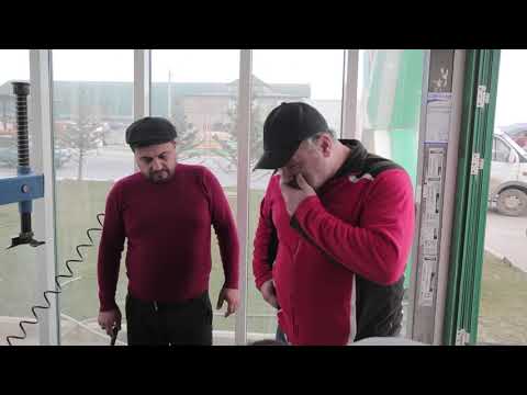 Видео: ОБРАДОВАЛИ БЕДОЛАГУ ТАКСИСТА - ПЕНСИОНЕРА.