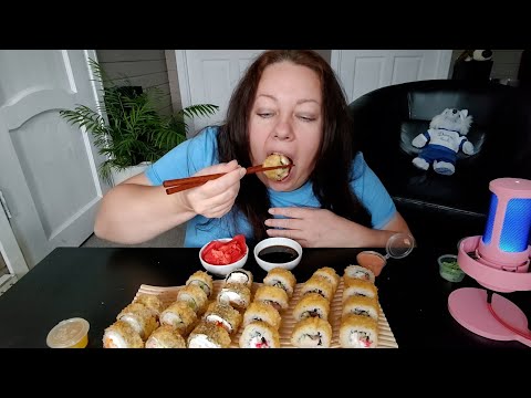 Видео: Мукбанг Роллы с креветкой, крабом и курицей 🍘🍣🍤