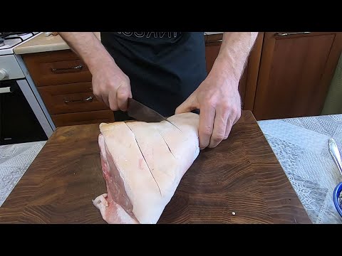 Видео: РУЛЬКА ПО ЭТОМУ РЕЦЕПТУ ПОЛУЧАЕТСЯ ОСОБЕННО ВКУСНОЙ. РУЛЬКА В ДУХОВКЕ