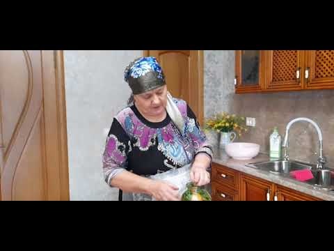 Видео: Соленые зеленые помидоры на зиму/ Быстро и вкусно/ готовит свекровь/  Зеленые помидоры.