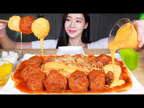 Видео: ASMR MUKBANG | МАССИВНЫЕ Спагетти с Фрикадельками и Сырным соусом 🍝 Сырный соус (+ Рецепт)