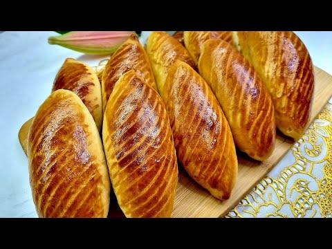 Видео: Сосиски с сыром в тесте. Быстро и просто. Как приготовить пирожки с сосисками и сыром в духовке