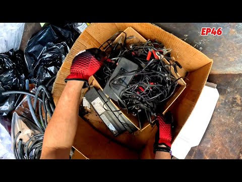 Видео: НЫРЯЕМ В МУСОРНЫХ КОНТЕЙНЕРАХ! - КТО-ТО СЛОМАЛ МОЙ ГРУЗОВИК!