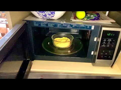 Видео: Омлет в микроволновке за 5 минут. Быстрый рецепт