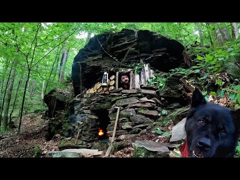 Видео: Одиночный кемпинг BUSHCRAFT; Я построил ПЕЩЕРУ с камином, ПРИЮТ ДЛЯ ВЫЖИВАНИЯ. Примитивная – АСМР