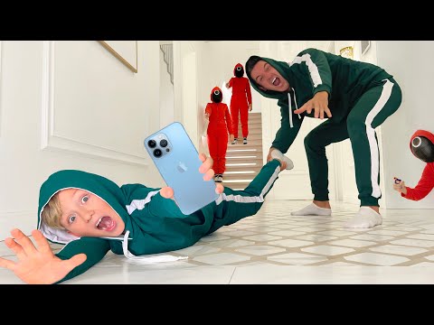 Видео: ИГРА в КАЛЬМАРА - Победитель получает IPHONE 13 PRO MAX