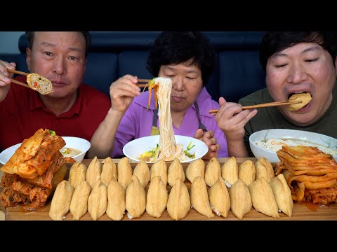 Видео: Жареные рисовые шарики с тофу и банкетная лапша - ресторанное шоу Mukbang.