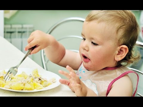 Видео: Питание ребенка в 2 года. Что кушает Даша?