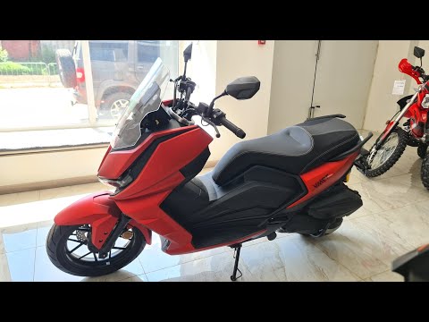 Видео: Обзор инжекторного макси скутера 300 кубов VMC T16 в Мотоциклофф 63мото.ру