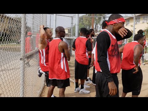 Видео: Жизнь внутри одной из самых опасных банд Bloods в Лос-Анджелесе