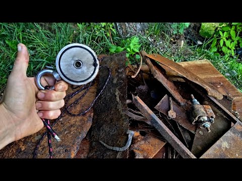 Видео: Заработал денег, решив поискать металлолом в реке! Поисковый магнит выручает!